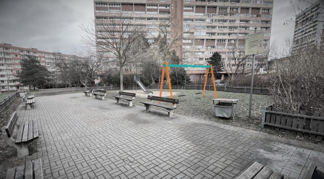 19. Houpačka na hřiště Březenecká I.