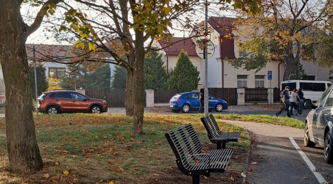 18. Odpočinkové lavičky na sídlišti Matěje Kopeckého